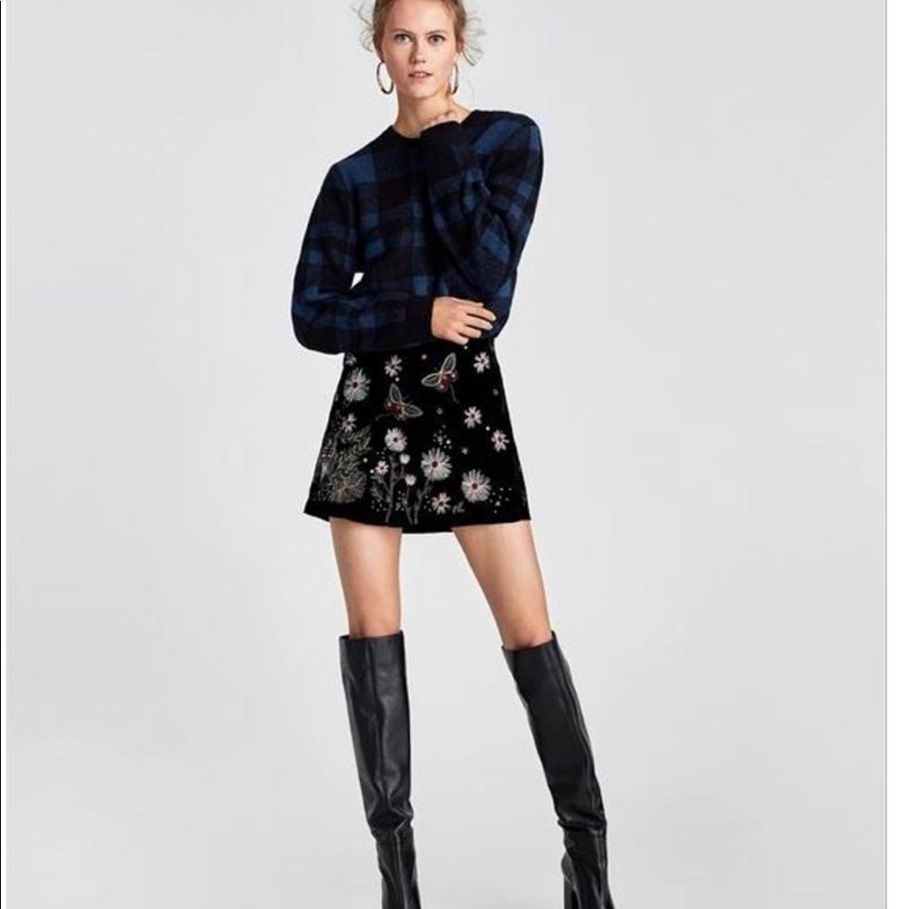 Zara Black Mini Skirt with White and Red Floral Embroidery - Picture 3 of 8